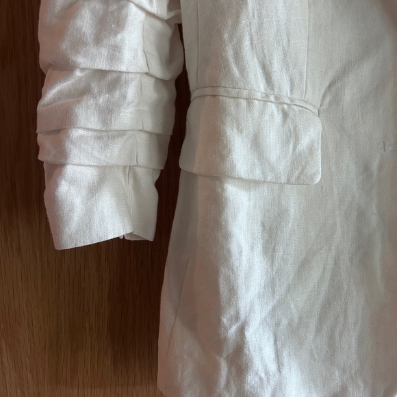 Michael Kors white linen blazer jacket size 2. Gently used. Perfect for summer! - Picture 3 of 5